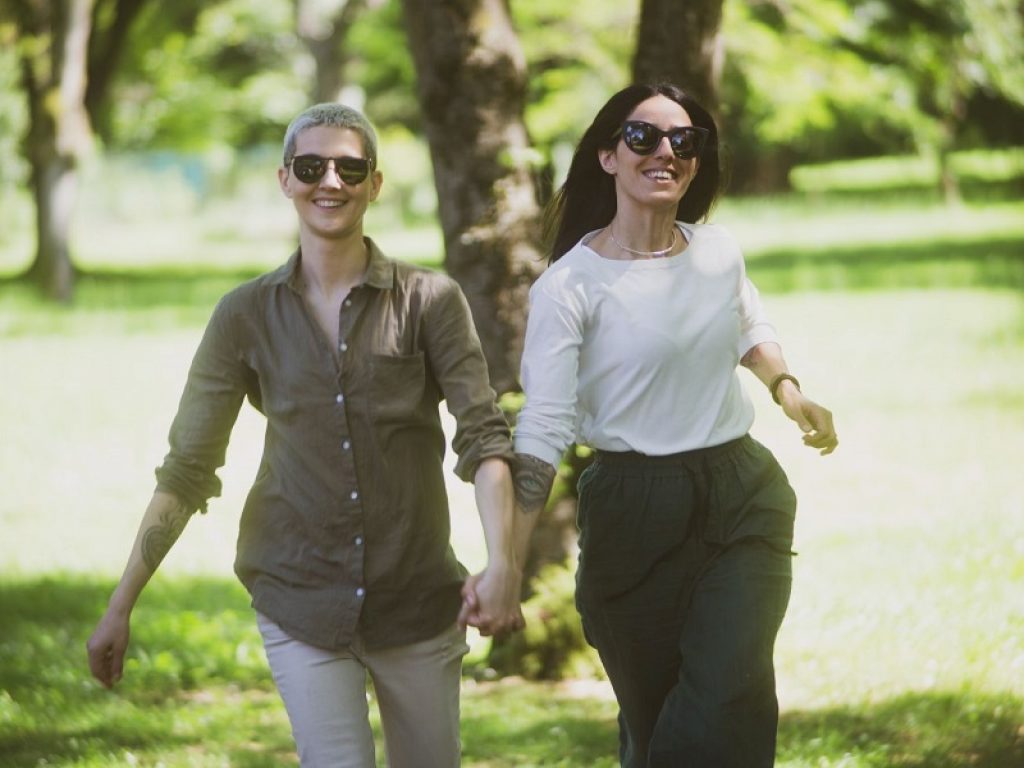 Oggi escono singolo e videoclip di "Felici in due" di Antonella Lo Coco, brano dedicato alla compagna Elisa Paolini e suggellato durante la quarta puntata di “All Togheter Now”