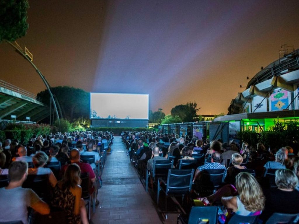 Cinema sotto le stelle, Claudia Gerini inaugura l’Arena di Marte a Firenze