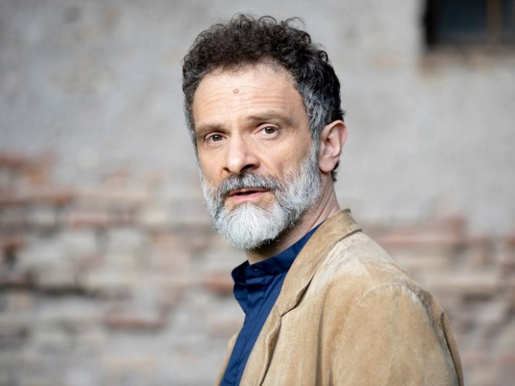 Il 27 luglio Suoni Controvento tra teatro e speleologia nella Grotta di Monte Cucco con Divina Commedia Dante Inferno #1, voce di Ciro Masella