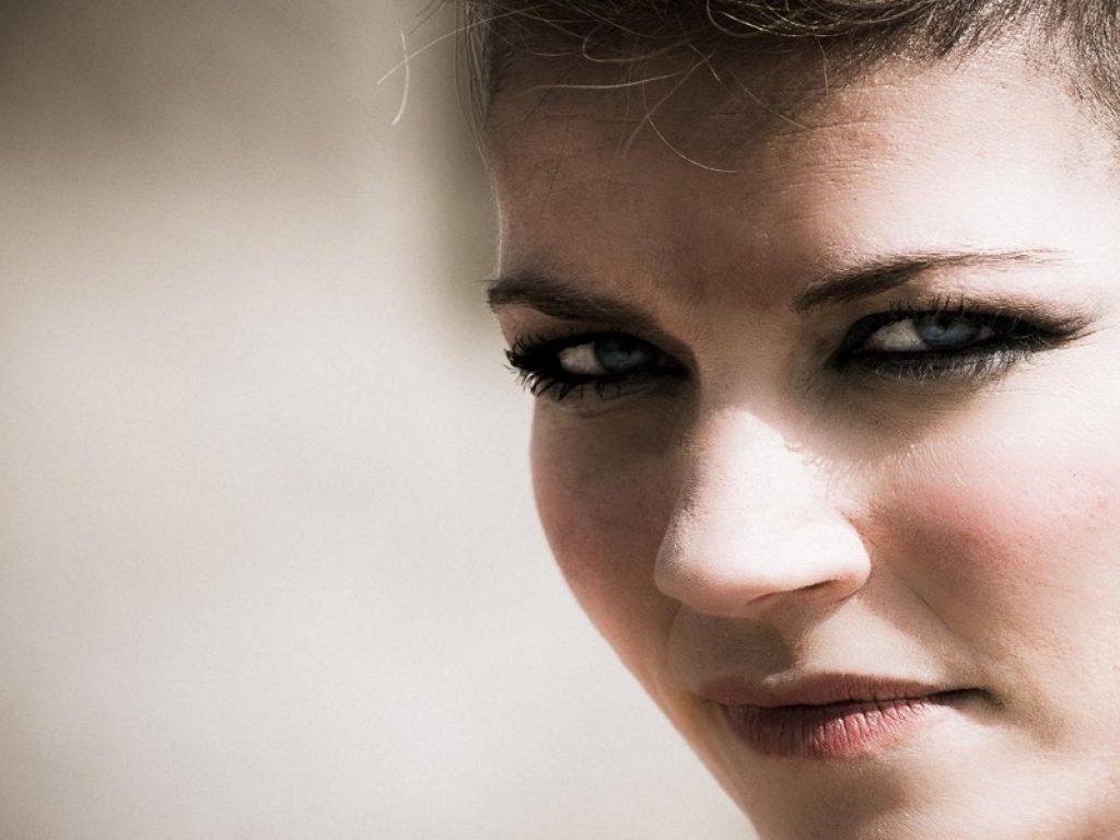 È online su Youtube il videoclip di Estate Nucleare (etichetta Groove it), il nuovo singolo della cantautrice abruzzese Laura Ciriaco