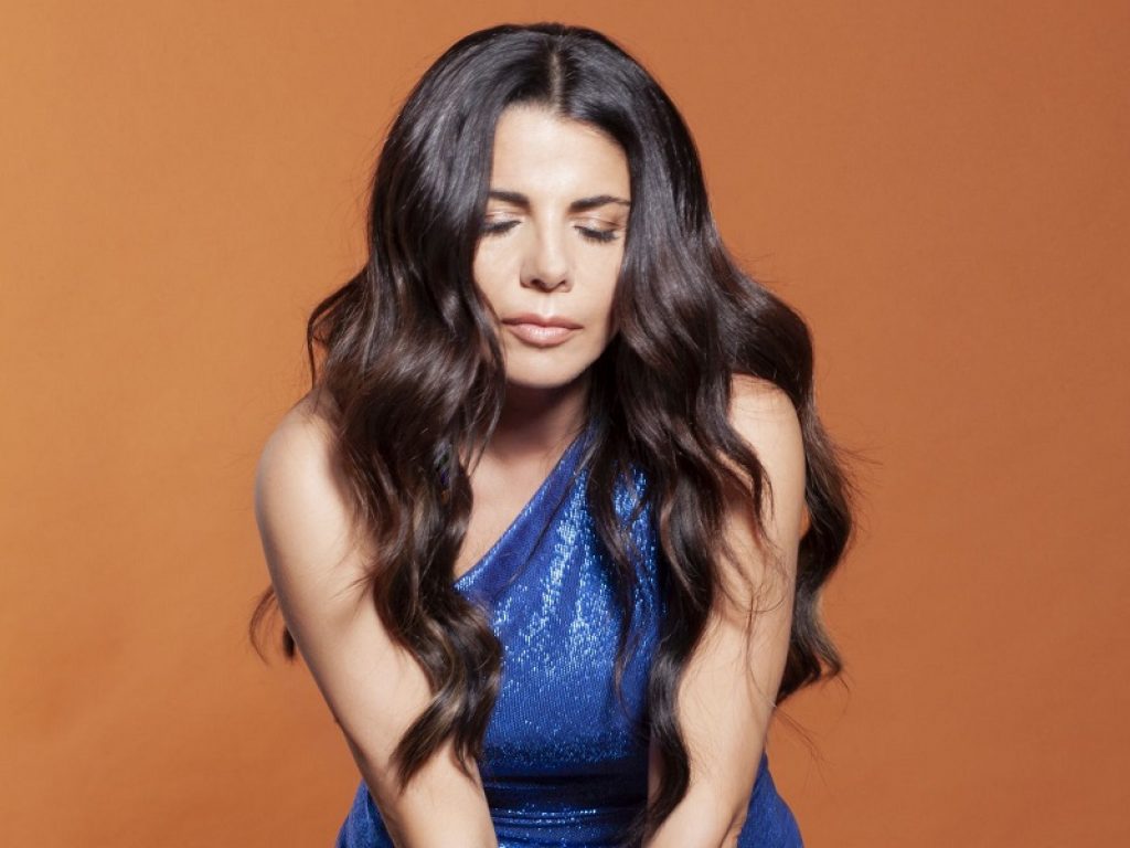 Mietta torna sulla scena musicale con il nuovo singolo "Spritz Campari", disponibile da oggi sulle piattaforme digitali e in rotazione radiofonica