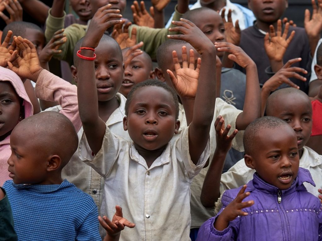 Al Teatro San Genesio inaugura il 15 giugno la mostra fotografica The Gazelles of Silvana realizzata per documentare, sensibilizzare e promuovere il progetto di Passy's Kids