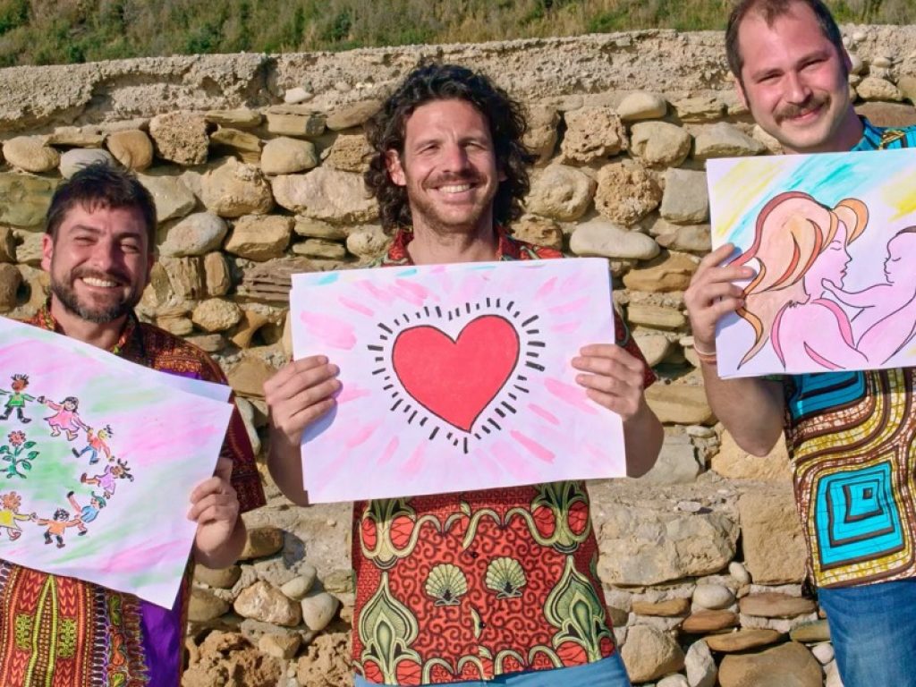 "Mal d'Africa" è il titolo del nuovo videoclip della band palermitana dei Tre Terzi, disponibile su Youtube e girato per le strade della città