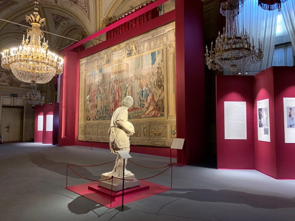 Una biografia tessuta. Gli arazzi seicenteschi in onore di Cosimo I e La prima statua per Boboli. Il Villano restaurato: le mostre presentate oggi nella sala Bianca e nella sala delle Nicchie di Palazzo Pitti