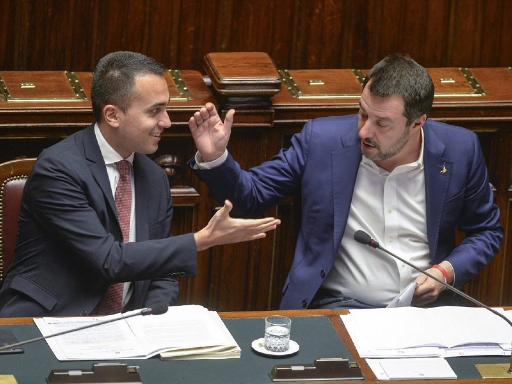 Rimpasto di Governo con Di Maio premier e Salvini vice, il Movimento 5 stelle smentisce: "Non ci interessano poltrone, non ci interessano giochi di palazzo"