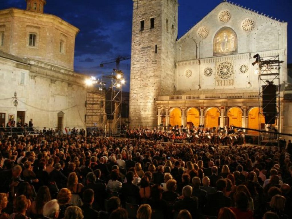 Festival dei 2 Mondi dal 28 giugno al 14 luglio 2019: sconti e promozioni per chi utilizzerà il treno per raggiungere Spoleto