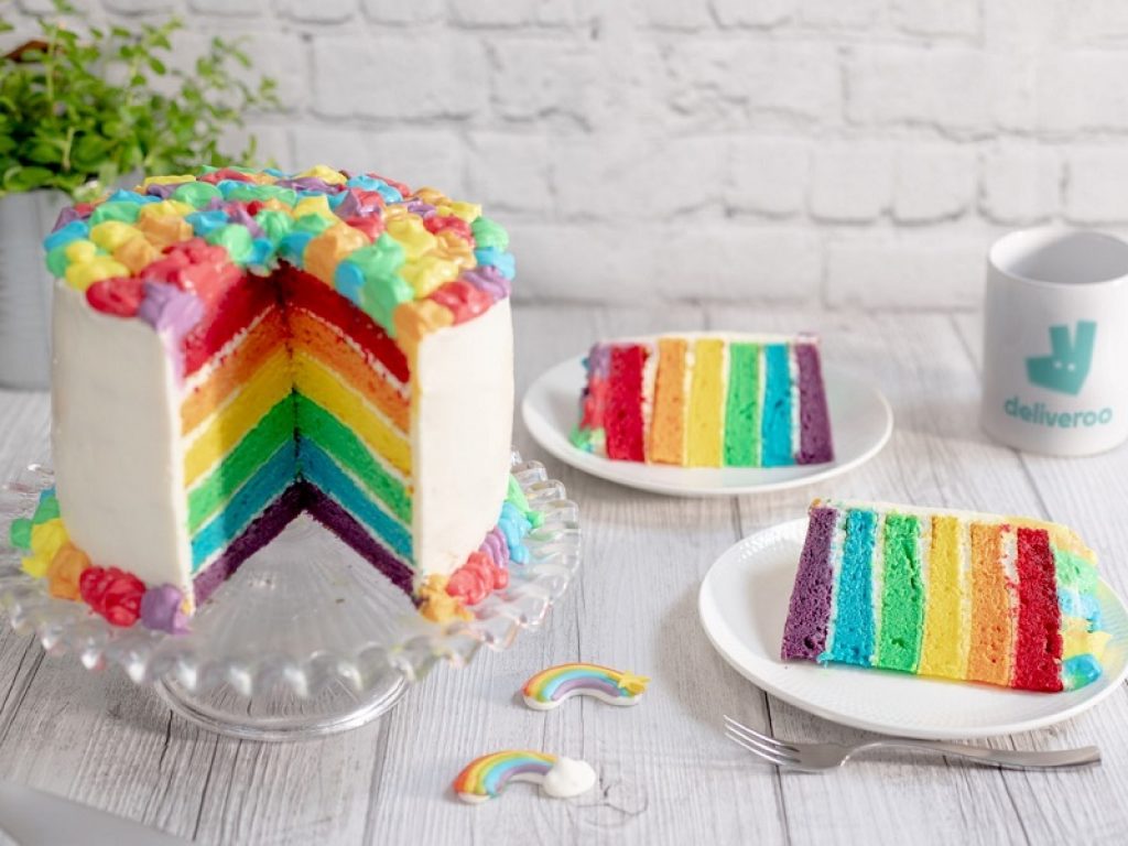 Deliveroo anche per quest’anno è sponsor ufficiale del MilanoPride, diventa “DELOVEROO” e lancia una speciale Rainbow cake firmata da Sonia Peronaci