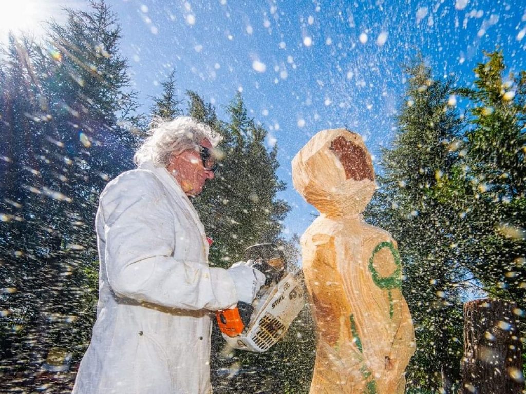Dal 30 Giugno al 30 Agosto nell'Arena all'aperto di Ripe San Ginesio la mostra di scultura di Nazareno Rocchetti, l'artista del fuoco, erede del maestro José Guevara