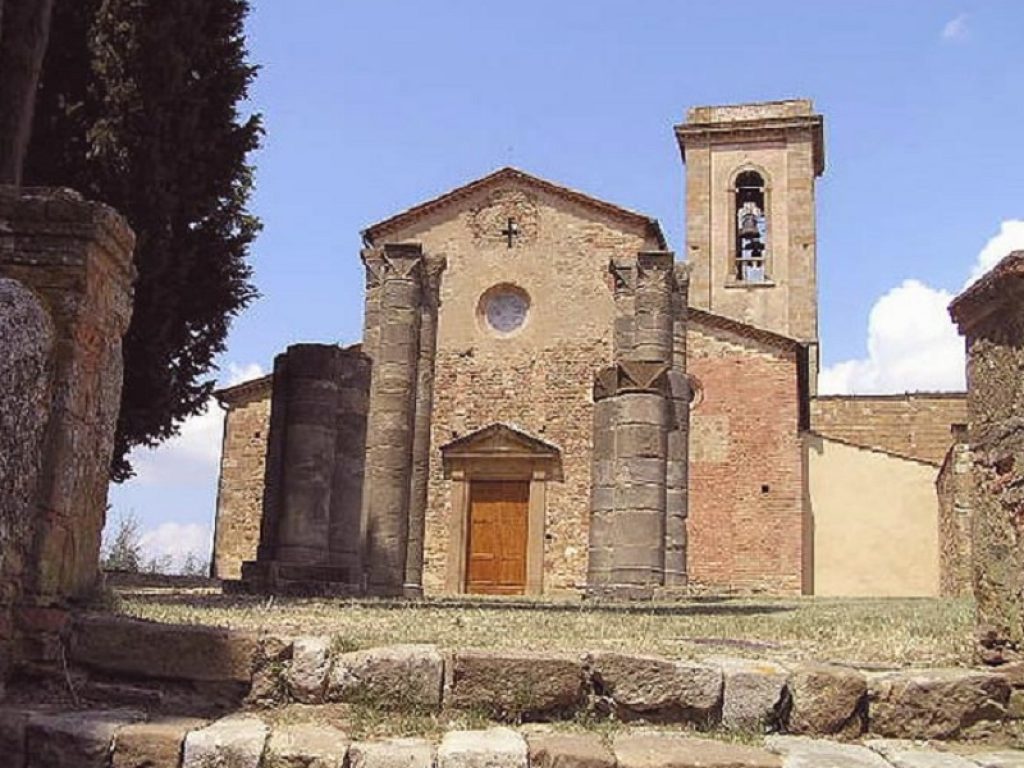 Tra terra e cielo: viaggio nella bellezza delle pievi romaniche toscane. Esce un’affascinante guida illustrata a colori di Simone Bartolini