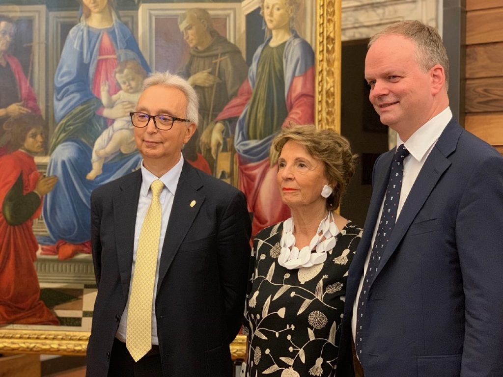 Conclusa la campagna diagnostica svolta dall’Opificio delle Pietre Dure di Firenze sulla Madonna con Bambino e Santi di Botticelli: ha portato alla luce tutti i dubbi e le incertezze dell’artista nella realizzazione dell’opera