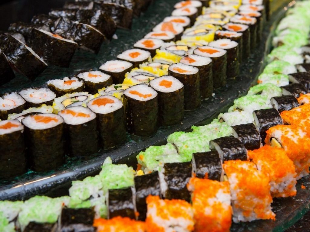 Controlli dei Nas su cibi etnici: metà dei ristoranti presenta irregolarità, sequestri per oltre 128 tonnellate. Il Ministro della Salute Grillo: “Etnico non significa fuorilegge”