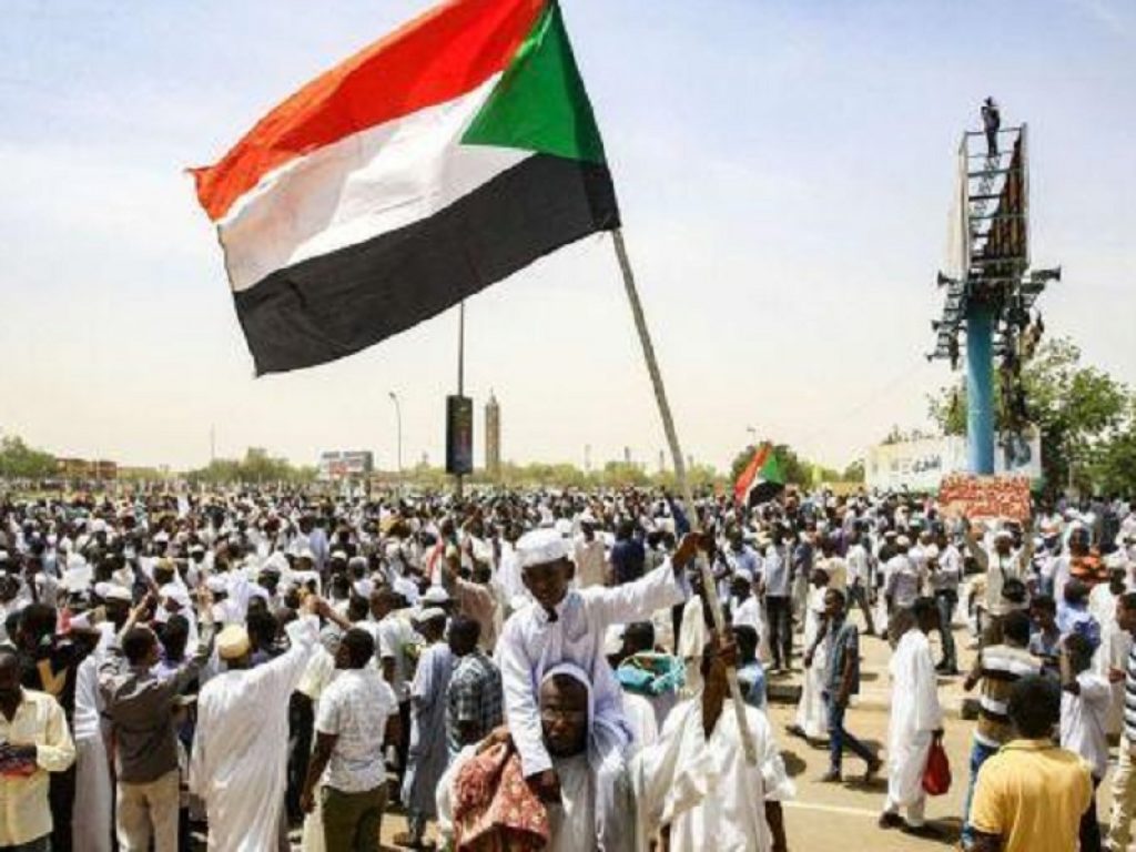 Il Sudan approva la legge per aderire alla Corte penale internazionale: la decisione del potrebbe portare a un processo contro l'ex presidente Al-Bashir