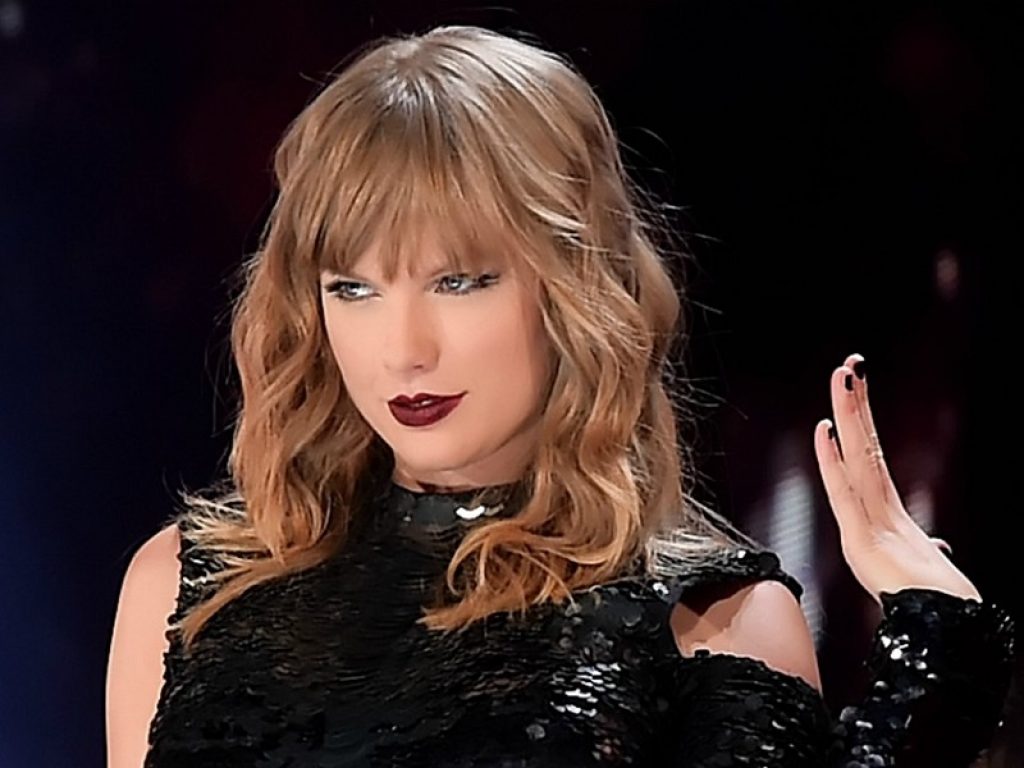 Per Billboard la donna del decennio è Taylor Swift: l’artista ha ritirato il riconoscimento all’Hollywood Palladium di Los Angeles