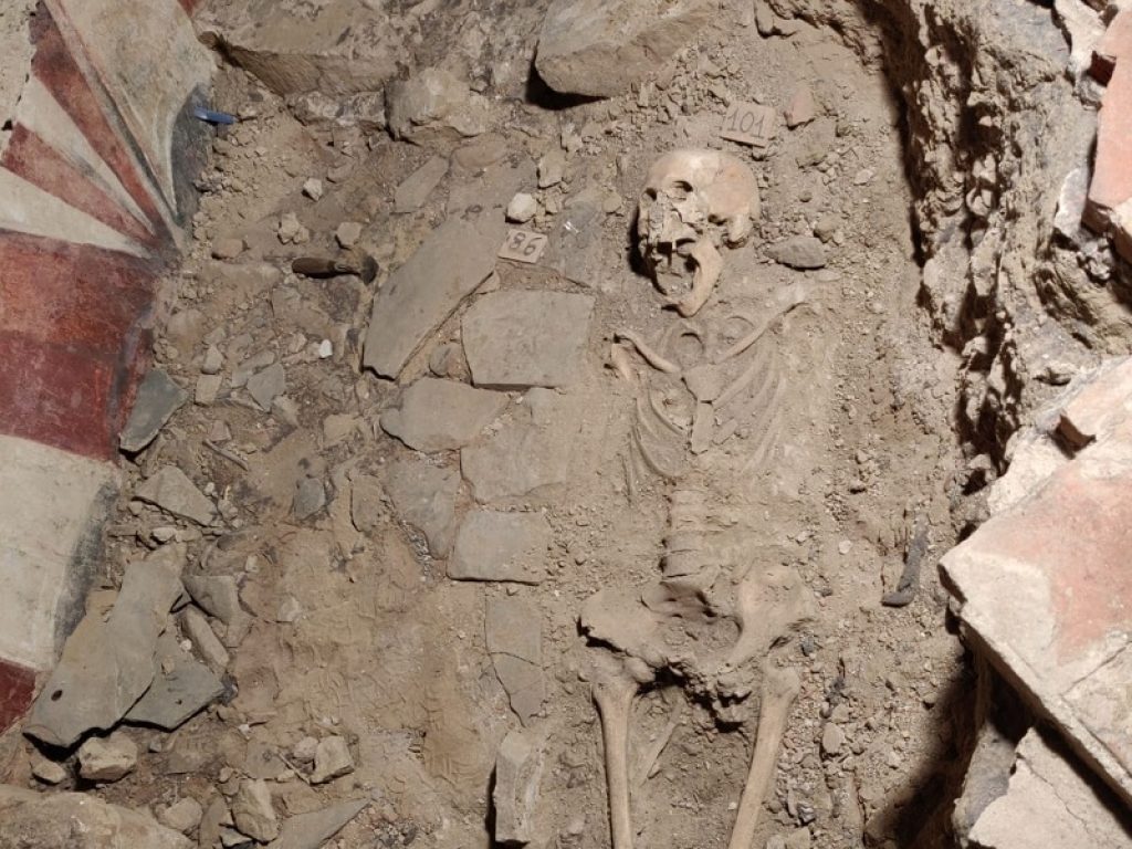 Scheletro di una donna risalente alla fine del ‘400 trovato nell'area degli scavi adiacente all'aula di San Pier Scheraggio che un tempo era una chiesa di Firenze