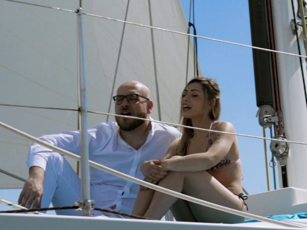 Online il videoclip di Playa del Sol, il disco degli HotPlay con Giada, ex Amici di Maria De Filippi, e Stevie Biondi, fratello di Mario