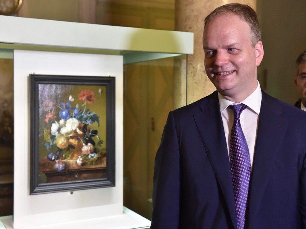 Il dipinto Il Vaso di Fiori dopo 75 anni è tornato a Palazzo Pitti: dopo la mostra speciale tornerà nella "sua" sala dei Putti. La riproduzione fotografica dell'opera andrà in Germania