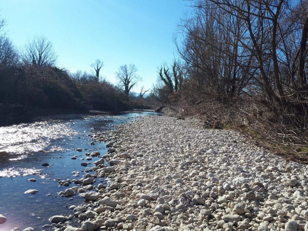 Emergenza sul fiume Melfa, in provincia di Frosinone: poca acqua e deviazioni misteriose con l'alveo dell'affluente di sinistra del Liri modificato da ignoti per un tratto lungo 600 metri