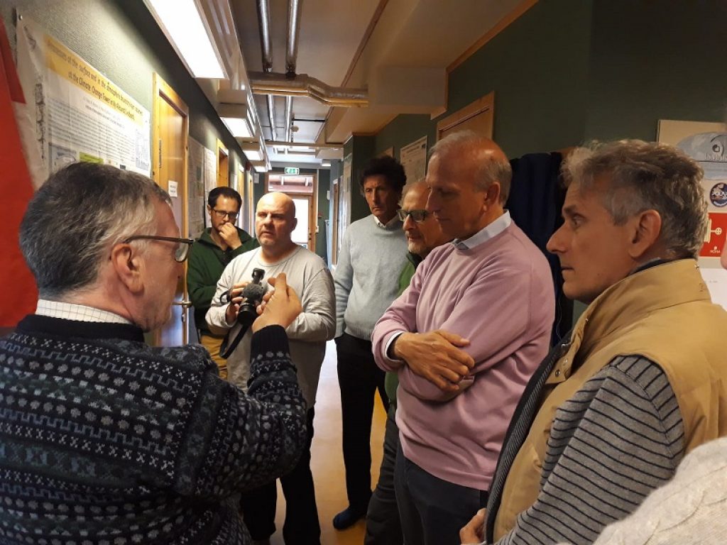 Il ministro dell'Istruzione Bussetti alla stazione di ricerca Dirigibile Italia nel Circolo Polare Artico: "Prosegue l’impegno della ricerca italiana per contrastare il riscaldamento globale"