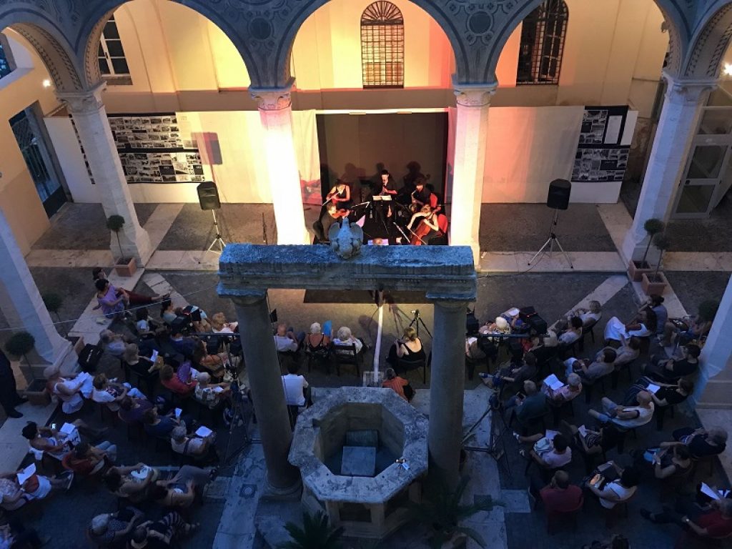 La Rassegna Le Belle Sere si svolgerà dal 18 al 20 e dal 25 al 28 luglio 2019 con ingresso libero al Chiostro del Palazzo del Governatorato di Ostia Lido