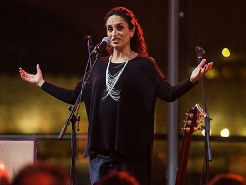 La cantante Noa in concerto con "Letters to Bach" a Scheggino per Visioninmusica-La voce della terra: appuntamento il 28 agosto