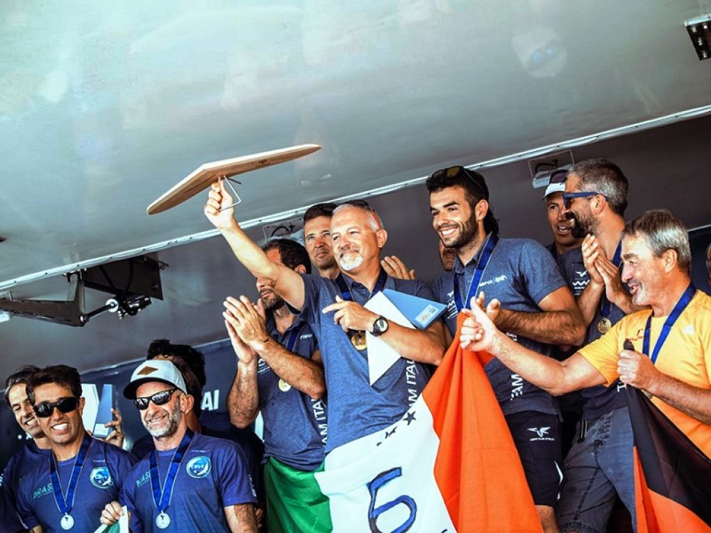 Mondiali di volo in deltaplano: nei cieli di Friuli, Austria e Slovenia gli Azzurri vincono il titolo per la decima volta, la sesta consecutiva