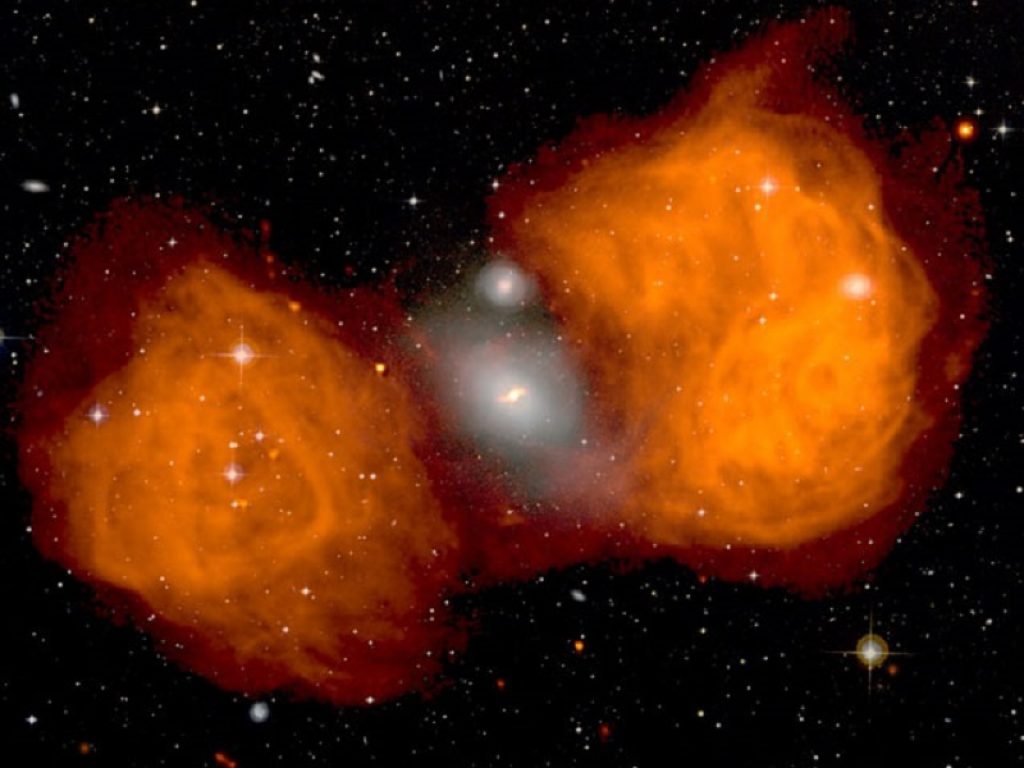 MeerKat, uno dei radiotelescopi “precursori” di Ska chiarisce la sproporzione tra polveri e idrogeno nel mezzo interstellare della galassia Ngc 1316