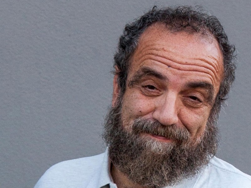 “Hollywood burger”, lo spettacolo scritto da Roberto Cavosi con Giobbe Covatta, Pino Quartullo e Fausto Caroli, arriva nei teatri italiani