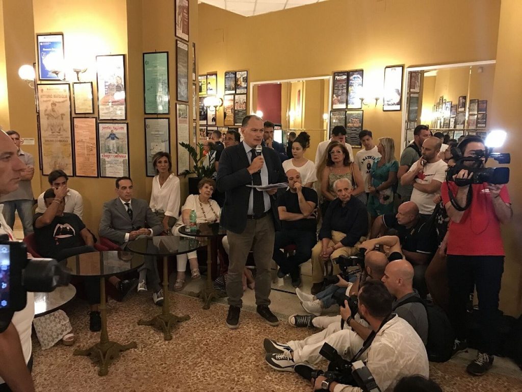 Il Teatro Augusteo con il cartellone teatrale della stagione 2019/2020 presenta al suo pubblico grandi musical di successo e commedie: ecco quali