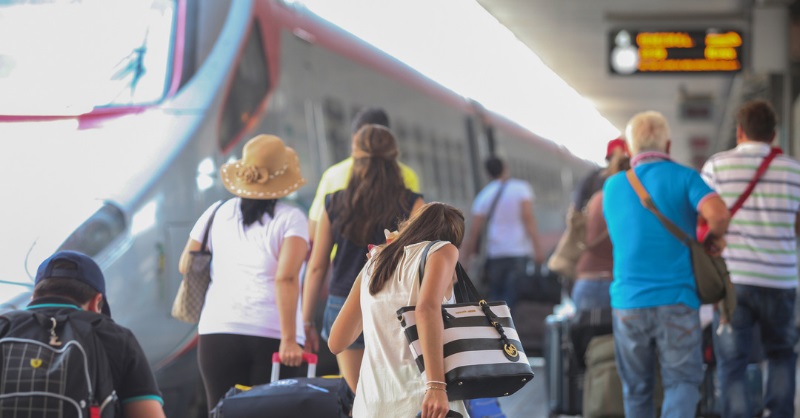 In vacanza con il treno: da domenica 13 giugno in vigore il nuovo orario estivo di Trenitalia. Toscana e Puglia saranno unite da un Frecciarossa diretto