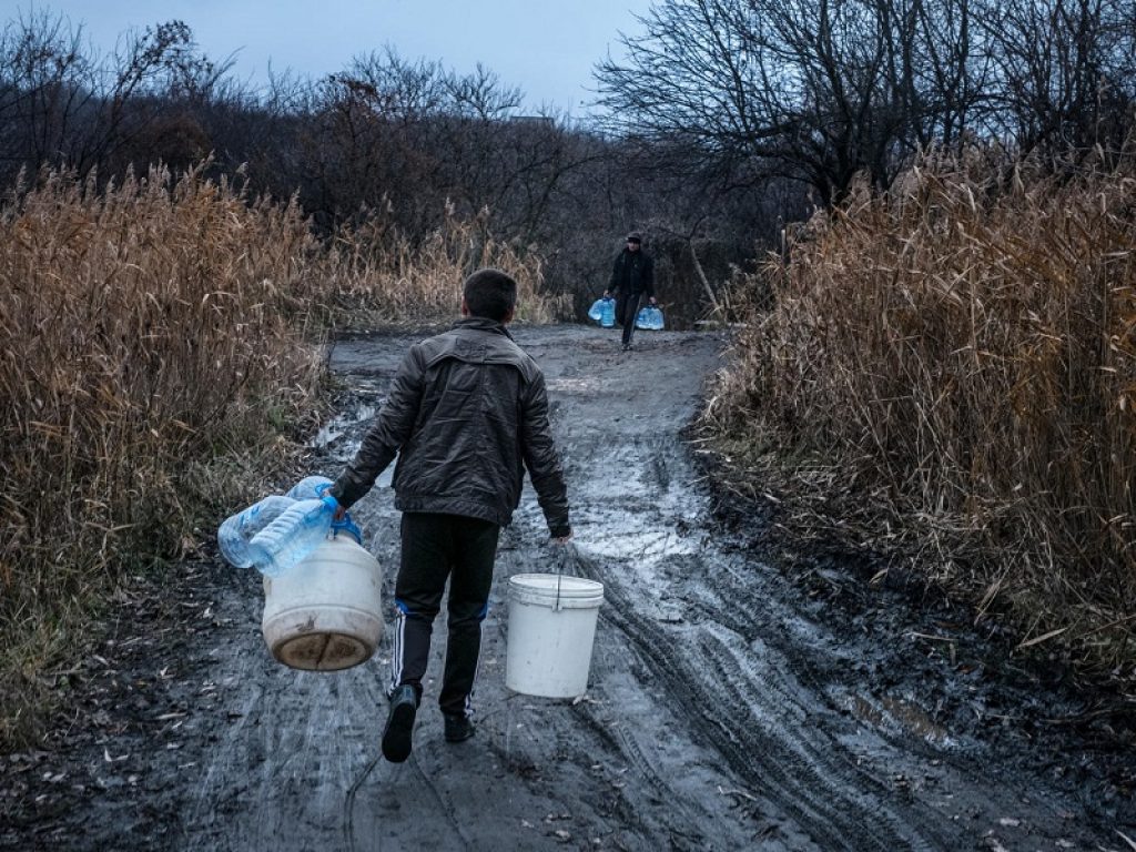 Ucraina Orientale, l'UNICEF lancia un nuovo allarme: 3,2 milioni di persone, fra cui 500.000 bambini, rischiano di rimanere senza acqua a causa del conflitto