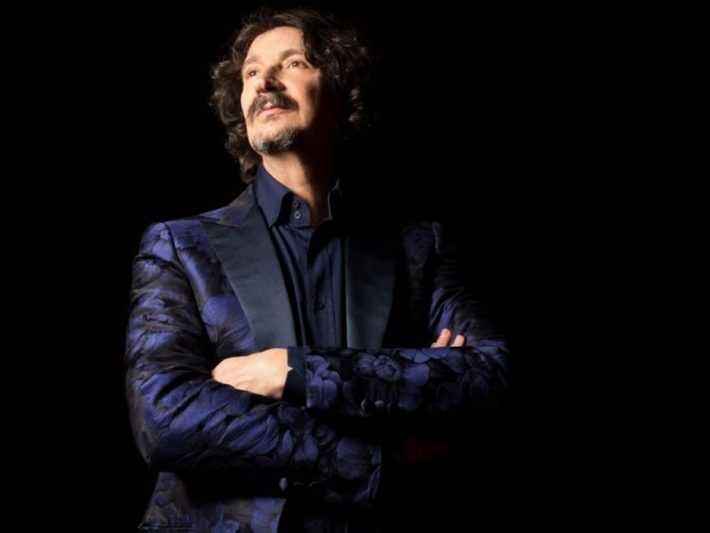 Il Grey Cat Festival propone il concerto di Sergio Cammariere alla Cava di Roselle di Grosseto, giovedì 8 agosto 