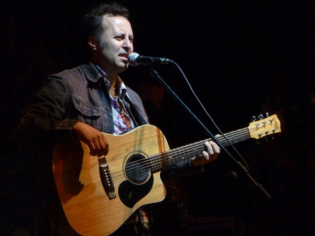 Balcone in Musica torna a Nettuno giovedì 22 agosto. Dal caratteristico balcone di Piazza Colonna si esibirà il fondatore del folk-rock italiano Enrico Capuano & la Tarantella Folk Rock in un evento di beneficenza