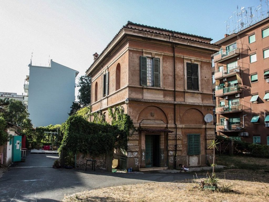 Lucha y Siesta: mailbombing contro lo sgombero del centro antiviolenza minacciato di sgombero da Comune di Roma e Atac