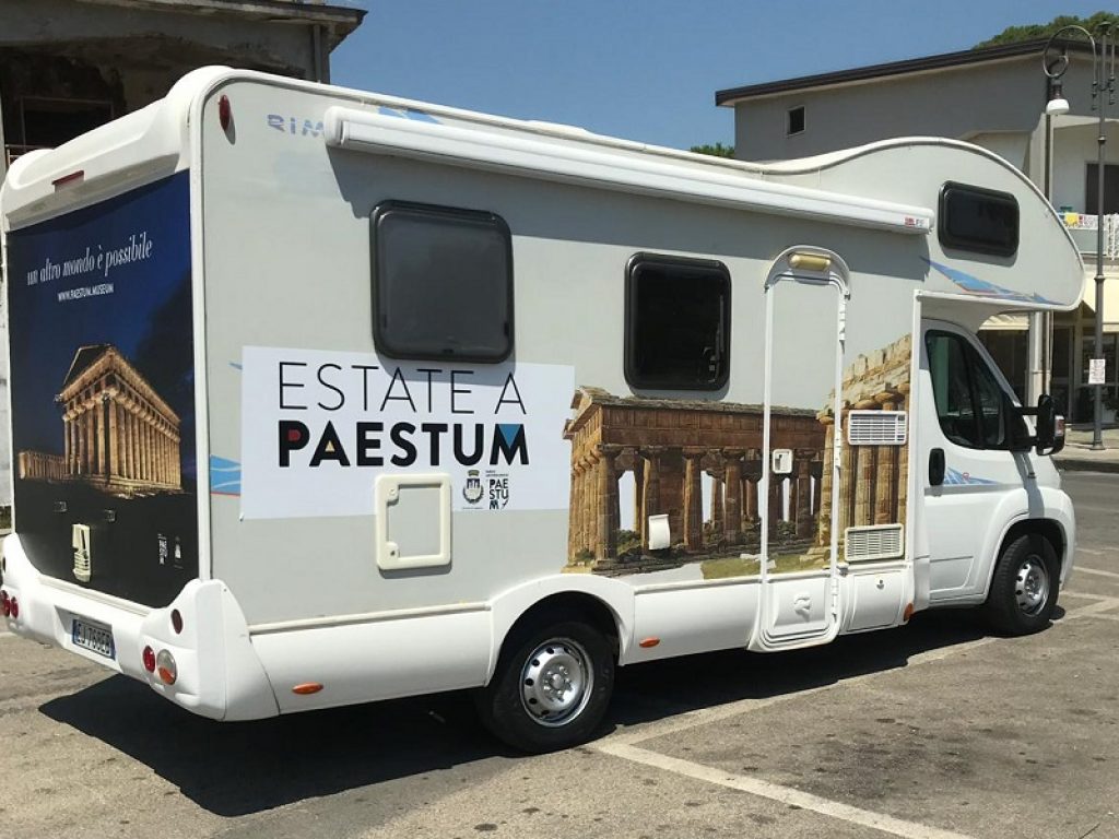 Paestum on the road: parte il tour del Parco e del Comune di Capaccio a bordo di un camper con la promozione 2x1