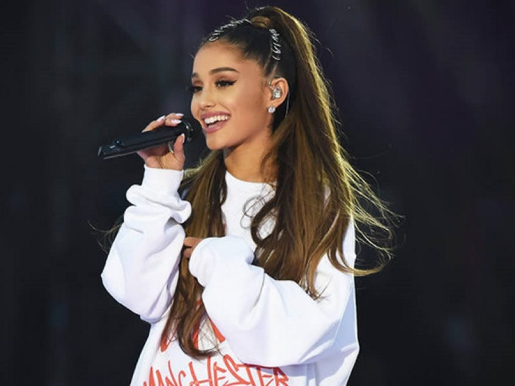 Ariana Grande si sposa: ufficiale il fidanzamento con Dalton Gomez. È stata la stessa cantante ad annunciare la novità su Instagram