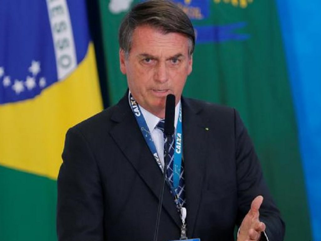 Migliaia di brasiliani in piazza contro il presidente Bolsonaro: "Da inizio pandemia ha minimizzato i rischi e ha sottovalutato l'importanza dell'acquisto dei vaccini"