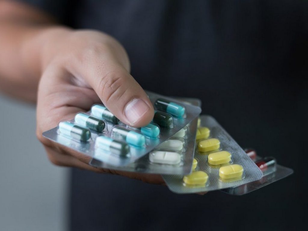 Un'ampia metanalisi esclude che i Beta-bloccanti siano associati a depressione o a eventi psichiatrici. Non esclusa però una relazione con i disturbi del sonno