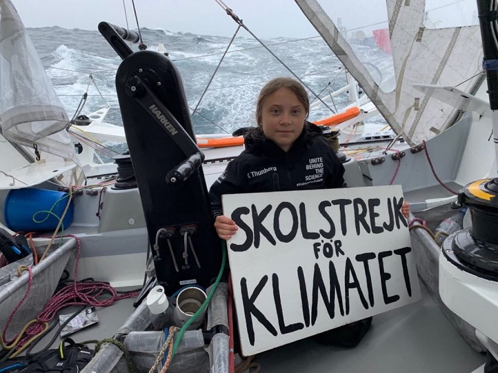 Il Codacons critica la giovane attivista Greta Thunberg: voli nascosti e yacht milionari dietro alla eco-traversata dell'Atlantico