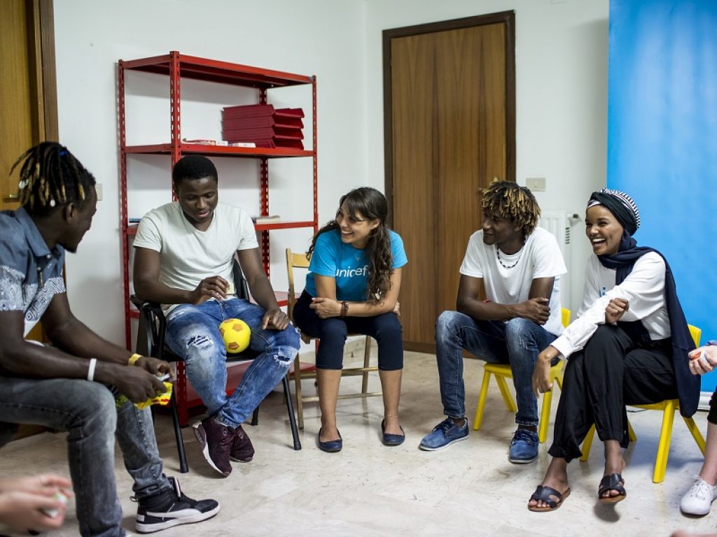 Halima Aden, top model internazionale e Goodwill Ambassador UNICEF, incontra minori non accompagnati e rifugiati in Italia