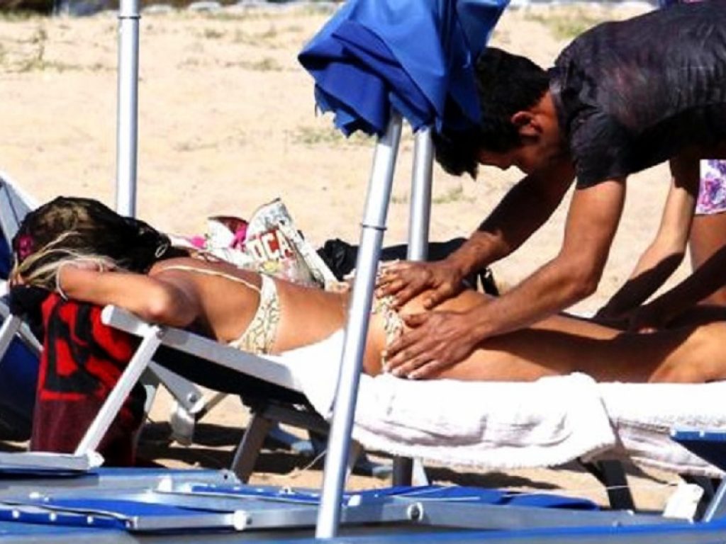 Estate stagione di massaggi ma bisogna sempre affidarsi ai professionisti: con gli abusivi in spiaggia rischi per la pelle e non solo