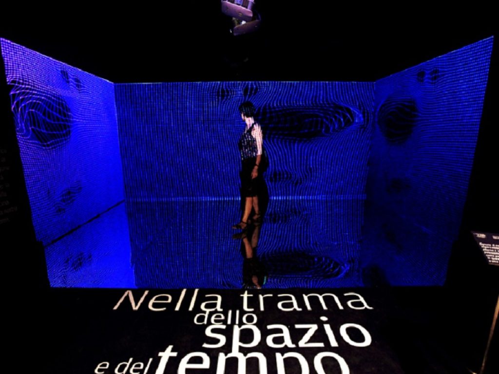 Alghero, la mostra dove i visitatori deformano e incurvano lo spazio: dal 28 agosto l'installazione interattiva dell'Istituto Nazionale di Fisica Nucleare