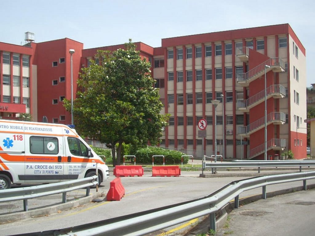 Nella sala mortuaria dell'ospedale di Scafati la salma di una donna di 61 anni di Angri è stata ritrovata piena di formiche