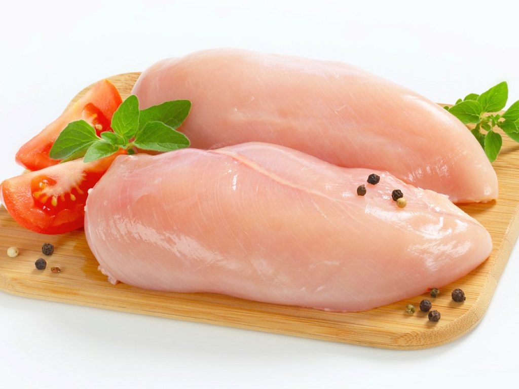 I grassi contenuti nella carne di pollo e tacchino sono pochi e buoni: ecco perché, soprattutto i tagli magri, sono ideali per una dieta sana