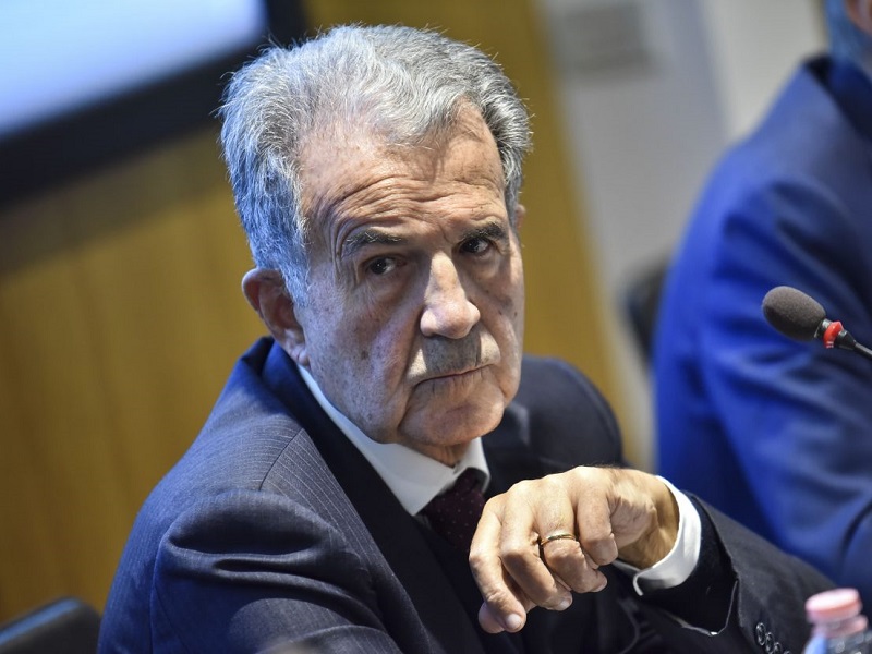 Prodi in bici al Passo dello Stelvio per Maratona Alzheimer. L'ex presidente del Consiglio  a quota 2.750: "Sono stanco, ma il respiro ha retto benissimo"