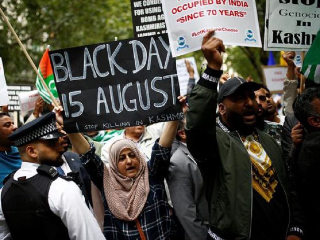 India: gravi restrizioni alle libertà civili in Kashmir. Amnesty denuncia il blocco totale delle comunicazioni, le limitazioni alle libertà di movimento, di espressione e di opinione