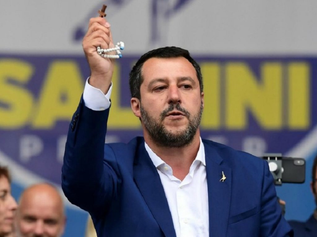 Sondaggio Dire-Tecnè: la Lega dopo la rimonta di sette giorni fa è il partito che perde più consensi (-1%). Giù anche il Movimento 5 stelle, lieve risalita per il Pd