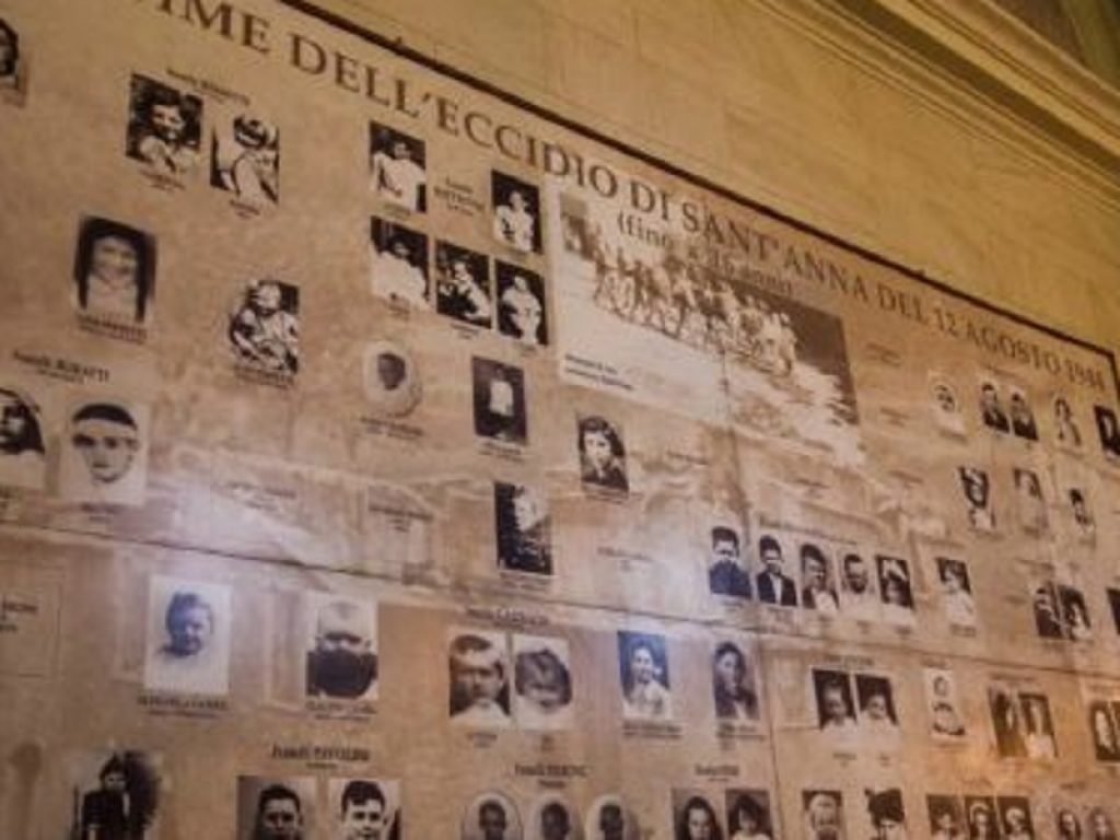 Settantacinquesimo anniversario dell’eccidio di Sant’Anna di Stazzema: in quel terribile 12 agosto 1944 furono massacrate 560 persone inermi. Mattarella: "Non dimenticare quanto accaduto"