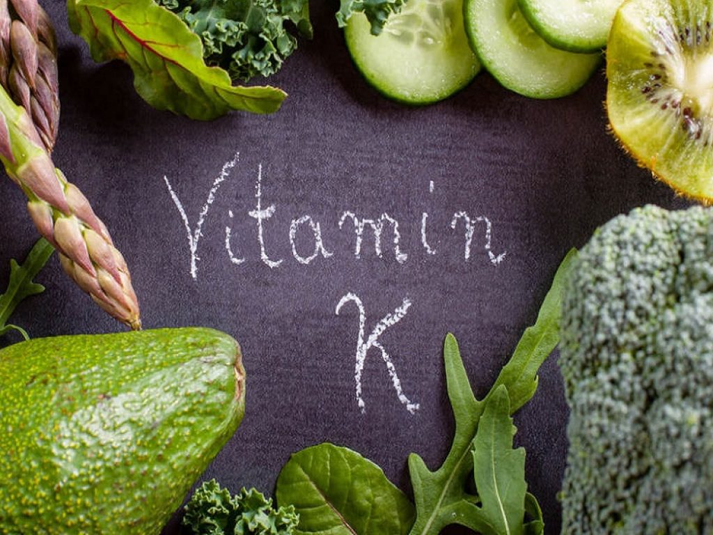 La vitamina K ha un ruolo fondamentale nel processo di coagulazione del sangue: ecco gli 8 alimenti che ne contengono di più