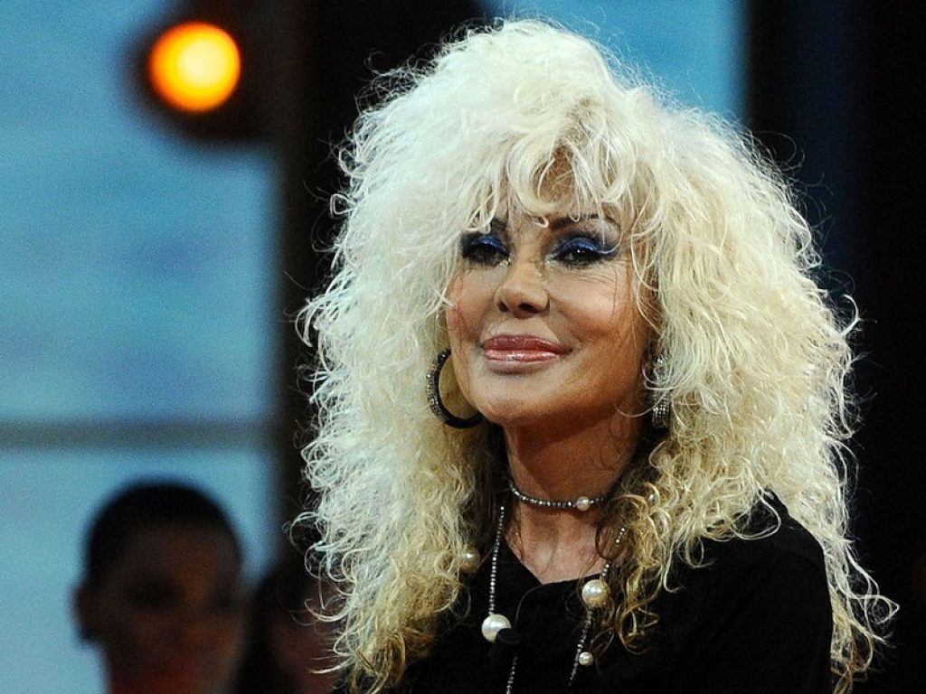 Donatella Rettore celebra i 40 anni di "Splendido Splendente" con un nuovo remix del brano in uscita per Just Entertainment