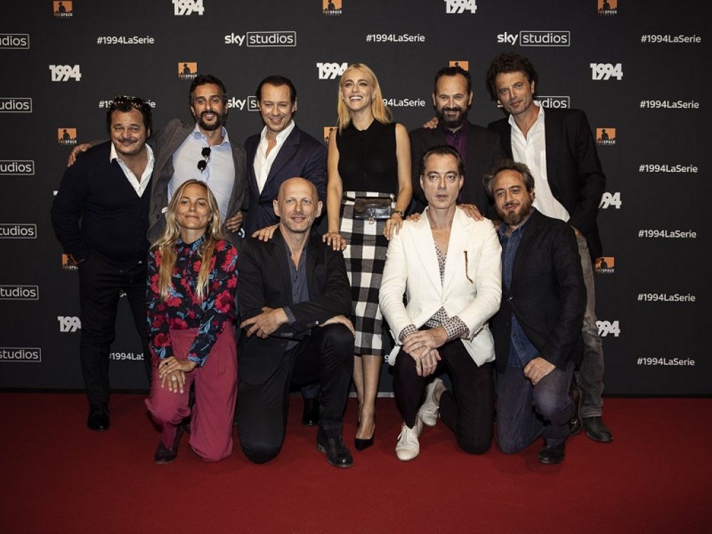 Arriva la serie tv 1994: nella terza stagione tangentopoli sa di cinema. Anticipazioni sul capitolo finale con Stefano Accorsi e Miriam Leone, presentato oggi a Roma